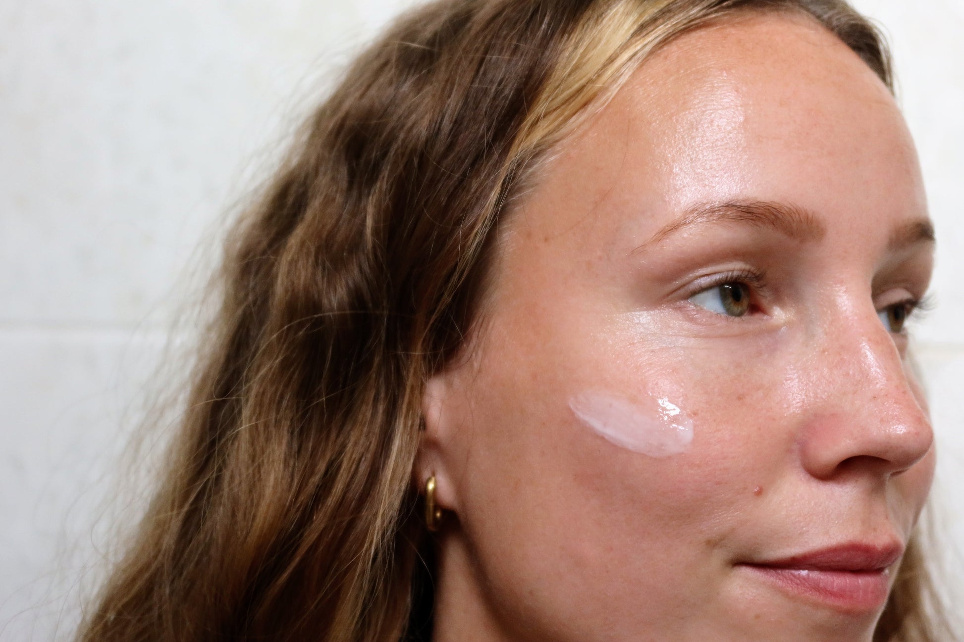 yūgen. skincare essentials Sensitive Skin Moisturiser, Fragrance-Free face application