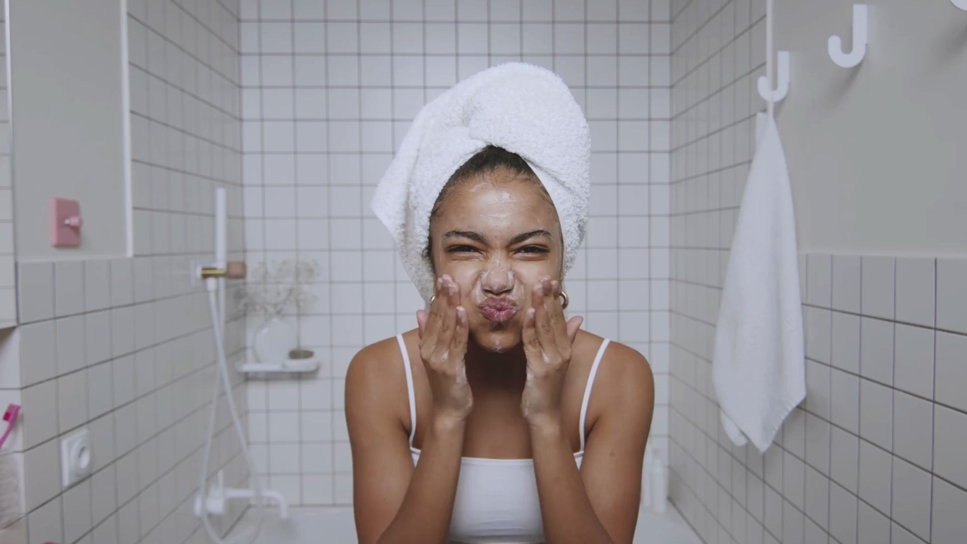 Load video: yūgen. skincare essentials skincare routine