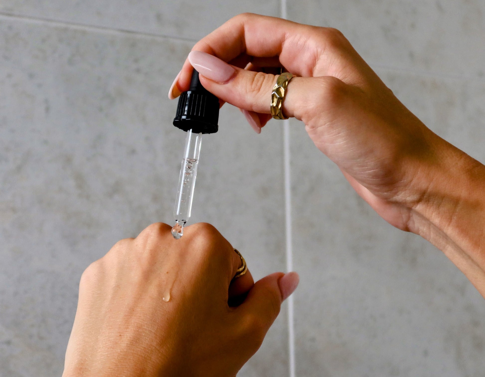 yūgen. skincare essentials Caffeine Gel Booster